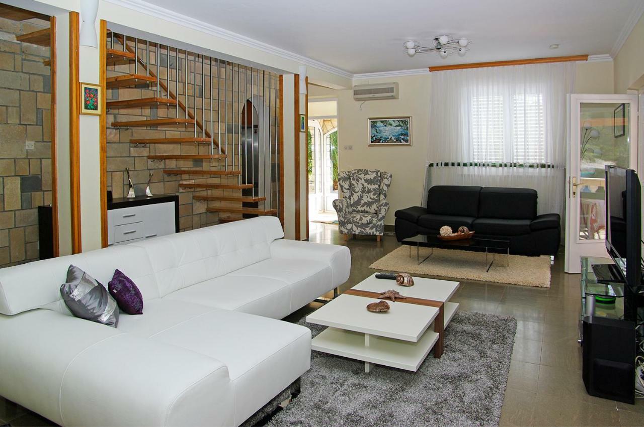 Waterfront Villa With Pool Vela Luka Exterior foto
